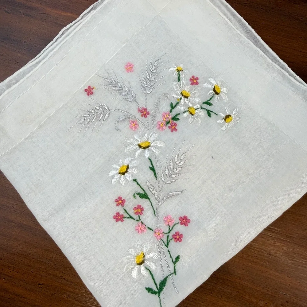 Vintage Hand Embroidered Linen Set‎ Southern Belle Doilies Floral Handkerchiefs